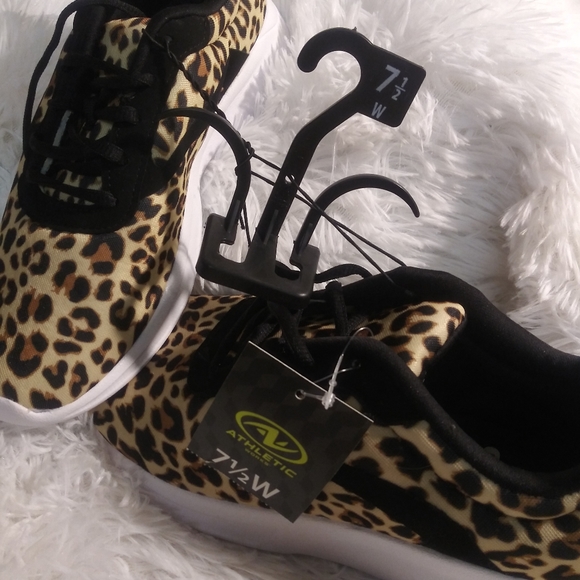 Sexy Leopard Memory Foam sneakers 7.5W - Picture 1 of 3